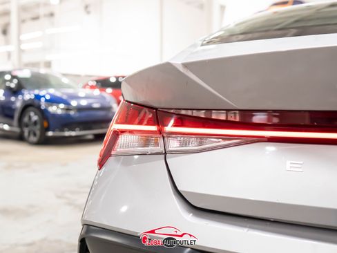 Used 2025 Hyundai Elantra SEL image 41