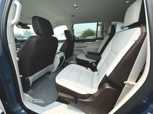 Used 2024 GMC Acadia Denali AWD/4WD image 21