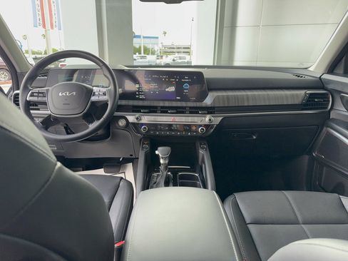 Used 2025 Kia Telluride EX image 32