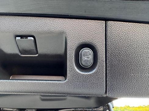 Used 2019 Cadillac Escalade ESV Luxury image 42