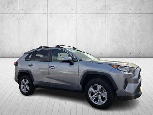 Used 2020 Toyota RAV4 XLE image 3