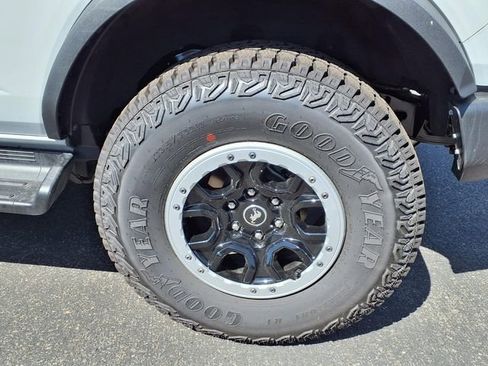 New 2026 Ford Bronco Outer Banks w/ Sasquatch Package AWD/4WD image 5