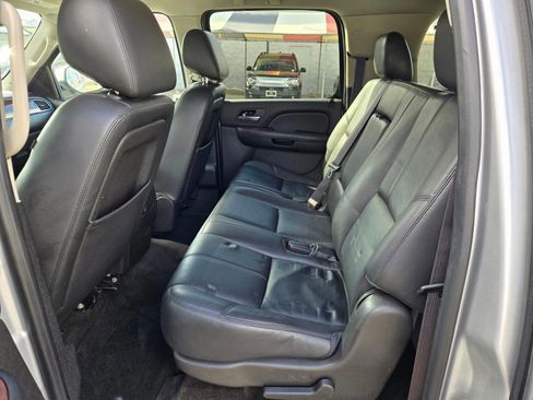 Used 2014 Chevrolet Suburban LT image 11