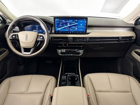 Used 2023 Lincoln Corsair FWD image 9