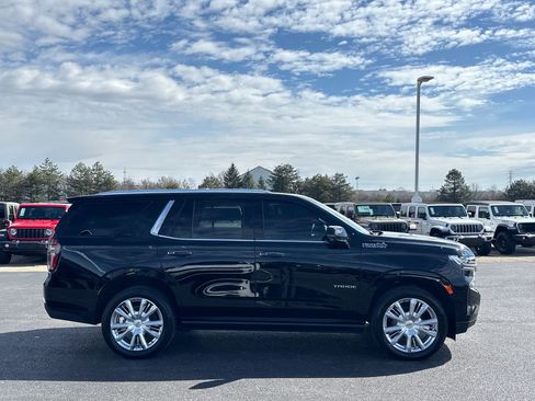 Used 2024 Chevrolet Tahoe High Country image 2