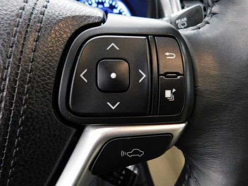 Used 2015 Toyota Highlander Limited image 32