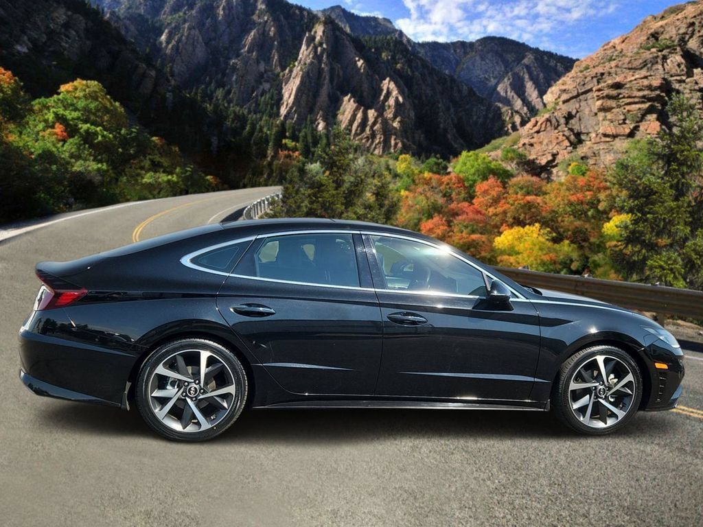 Used 2022 Hyundai Sonata SEL Plus FWD image 2