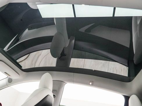 Used 2021 Tesla Model Y Long Range image 36