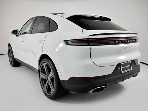 Used 2024 Porsche Cayenne Coupe AWD/4WD image 3
