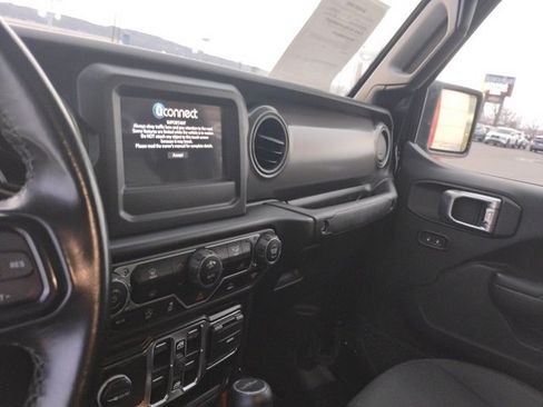 Used 2022 Jeep Gladiator Willys image 17