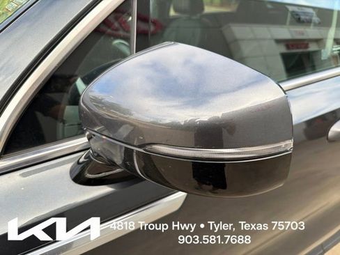 Certified 2025 Kia Sorento S w/ Panoramic Sunroof Package FWD image 5