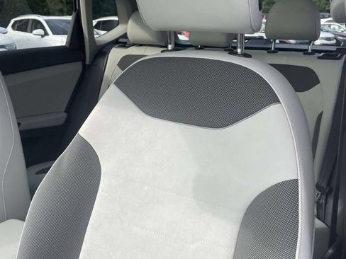 New 2026 Volkswagen Taos SE FWD image 20