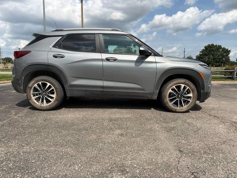 Used 2024 Chevrolet TrailBlazer LT w/ Convenience Package AWD/4WD image 2