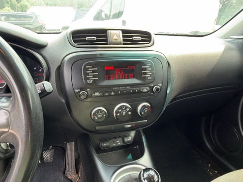 Used 2016 Kia Soul FWD image 25