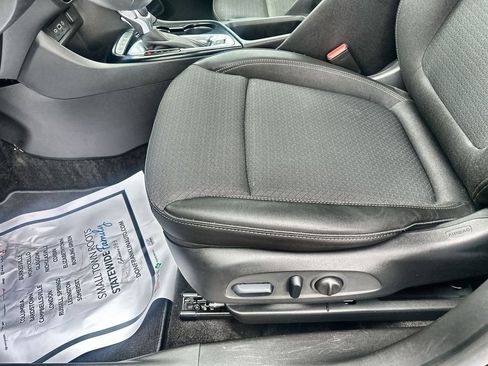 Used 2023 Buick Encore GX Select w/ Sport Touring Package image 18