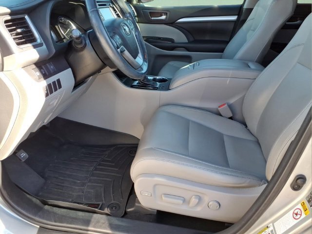 Used 2017 Toyota Highlander XLE AWD/4WD image 15