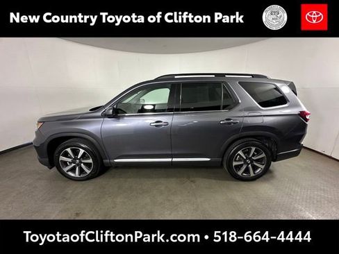 Used 2025 Honda Pilot Touring image 6