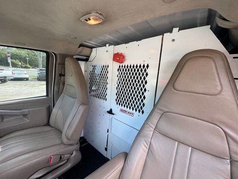 Used 2018 Chevrolet Express 2500 w/ Driver Convenience Package image 10