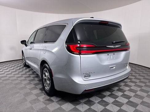 Used 2024 Chrysler Pacifica Limited image 22