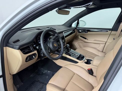 Certified 2026 Porsche Macan AWD/4WD image 4