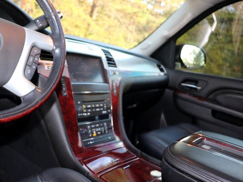 Used 2014 Cadillac Escalade ESV Premium image 10