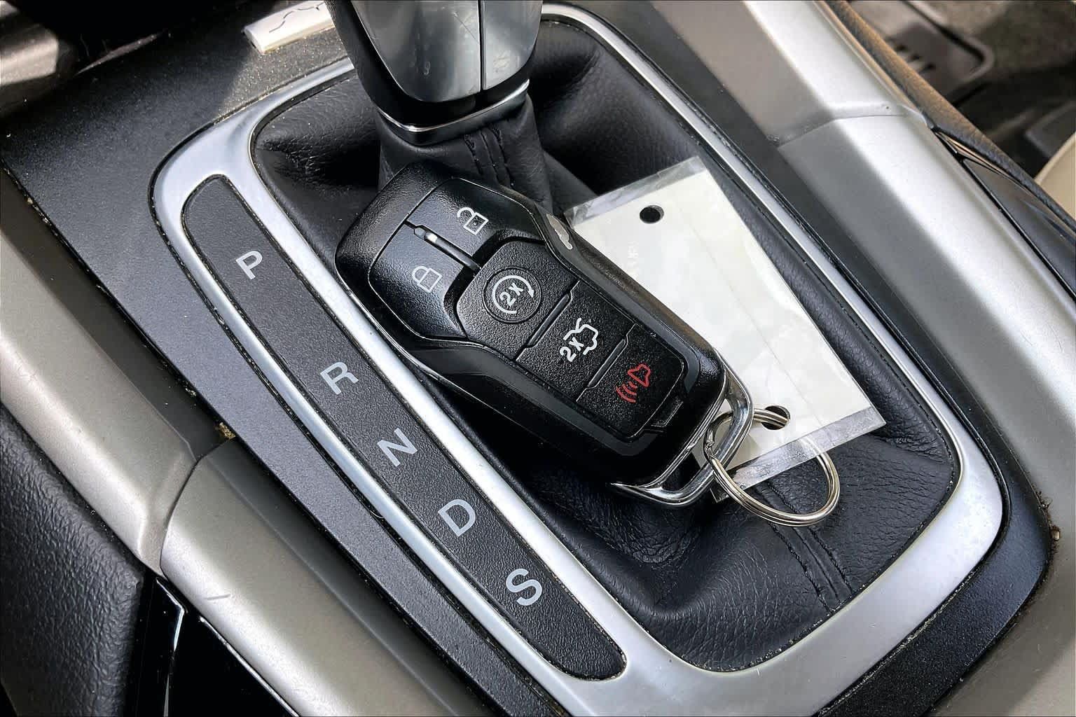 Used 2016 Ford Fusion SE w/ Equipment Group 202A AWD/4WD image 13