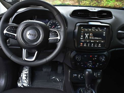 Used 2023 Jeep Renegade Latitude AWD/4WD image 11
