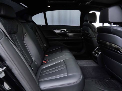 Used 2022 BMW 750i xDrive w/ M Sport Package image 15