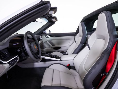 Used 2026 Porsche 911 Targa 4S w/ Premium Package AWD/4WD image 19