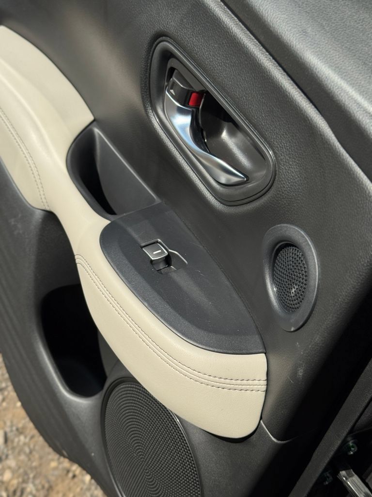 Used 2023 Honda HR-V EX-L image 36