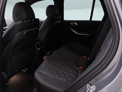 Used 2025 BMW X5 xDrive50e image 8
