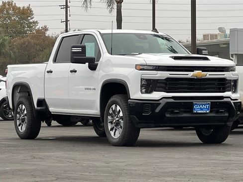 Used 2025 Chevrolet Silverado 2500 Custom w/ Custom Value Package image 2