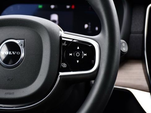 Certified 2025 Volvo XC90 B6 Plus image 22