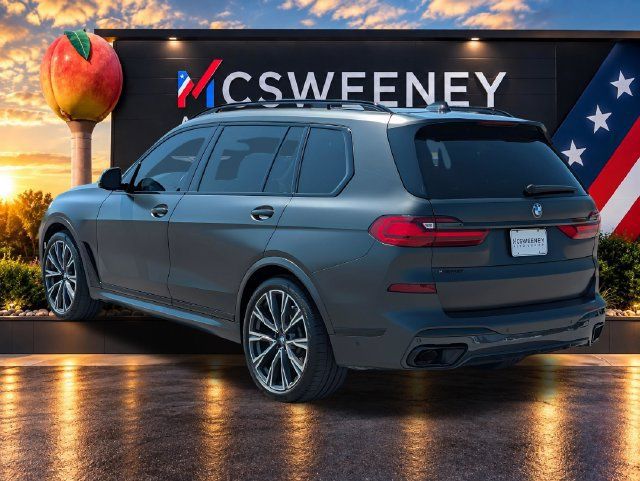 Used 2022 BMW X7 xDrive40i w/ M Sport Package AWD/4WD image 3