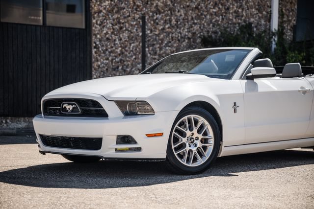 Used 2013 Ford Mustang Premium RWD image 32