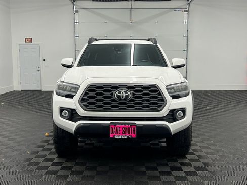 Used 2023 Toyota Tacoma TRD Off-Road w/ Technology Package image 5