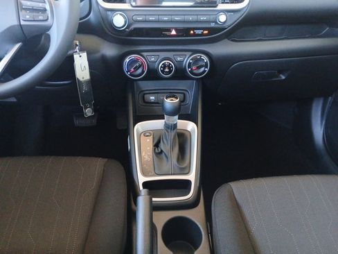 New 2025 Hyundai Venue SE image 11