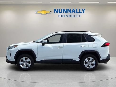 Used 2020 Toyota RAV4 XLE FWD image 2