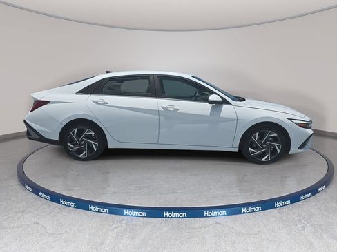 Used 2025 Hyundai Elantra SEL FWD image 7