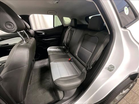 Used 2025 Chevrolet Trax LT w/ LT Convenience Package image 15