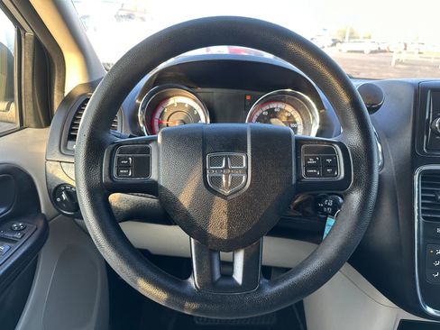 Used 2012 Dodge Grand Caravan SE image 21