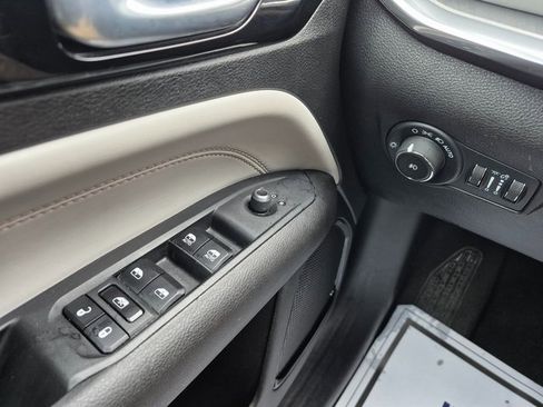 Used 2024 Jeep Compass Limited image 21