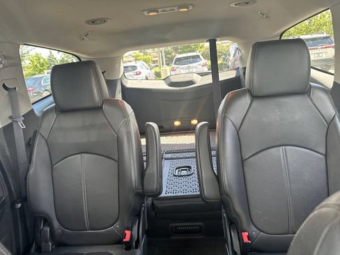 Used 2017 Chevrolet Traverse LT AWD/4WD image 12
