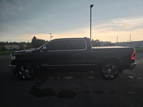 Used 2024 RAM 1500 Limited AWD/4WD image 12