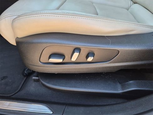 Used 2017 Cadillac XT5 Luxury image 12