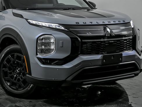 New 2026 Mitsubishi Outlander SE image 2
