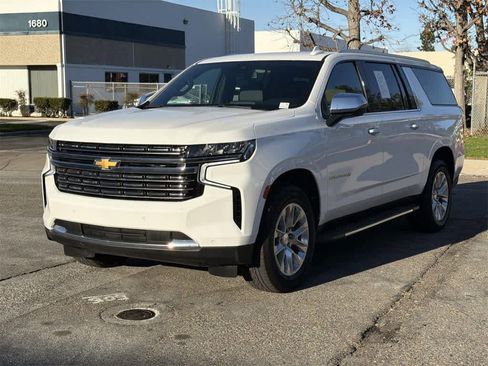 Used 2023 Chevrolet Suburban Premier image 8