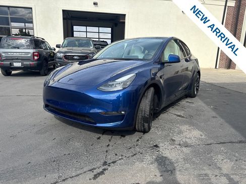 Used 2023 Tesla Model Y Performance AWD/4WD image 3