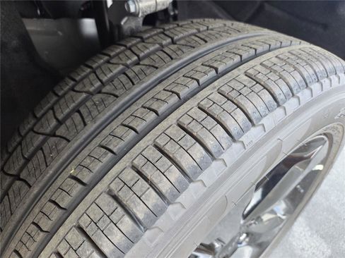 New 2025 Jeep Grand Cherokee Limited w/ Luxury Tech Group II image 35