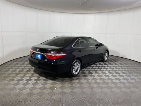 Used 2017 Toyota Camry LE image 7